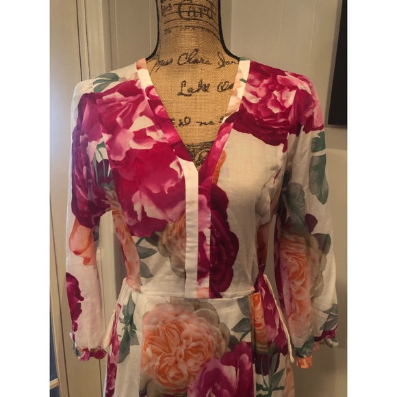 V-neck flower dress #shesdarlin! - Picture 2 of 3